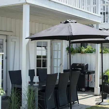 House In Park Filled With Charm Ferienhaus *