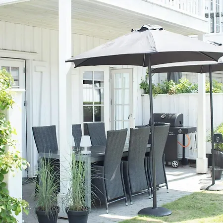 House In Park Filled With Charm Ferienhaus *