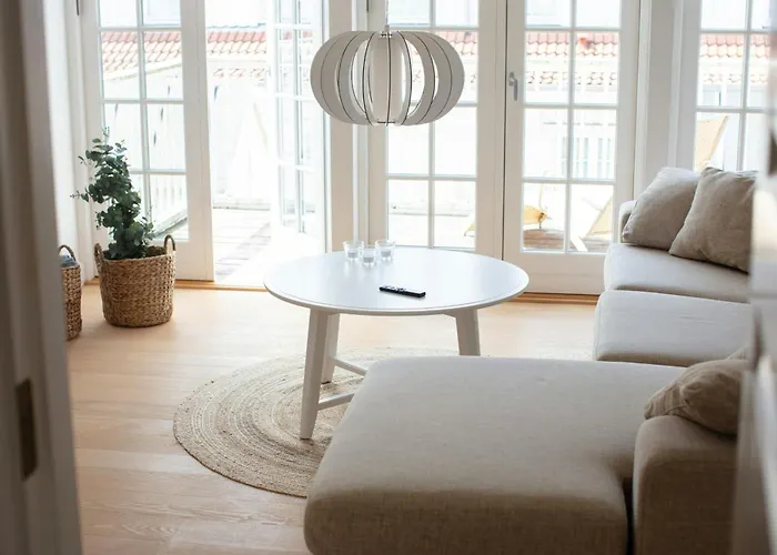 House In Park Filled With Charm Tatil Evi